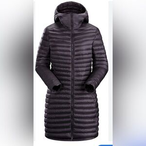 Arc’teryx Nuri puffer                                        Colour Whiskey Jack
